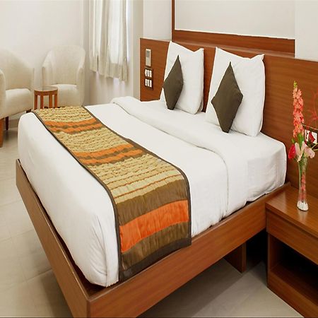 Hotel Mint Montvert, Baner Pune Bagian luar foto