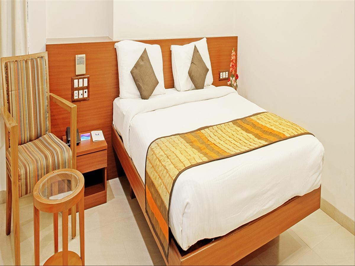 Hotel Mint Montvert, Baner Pune Bagian luar foto