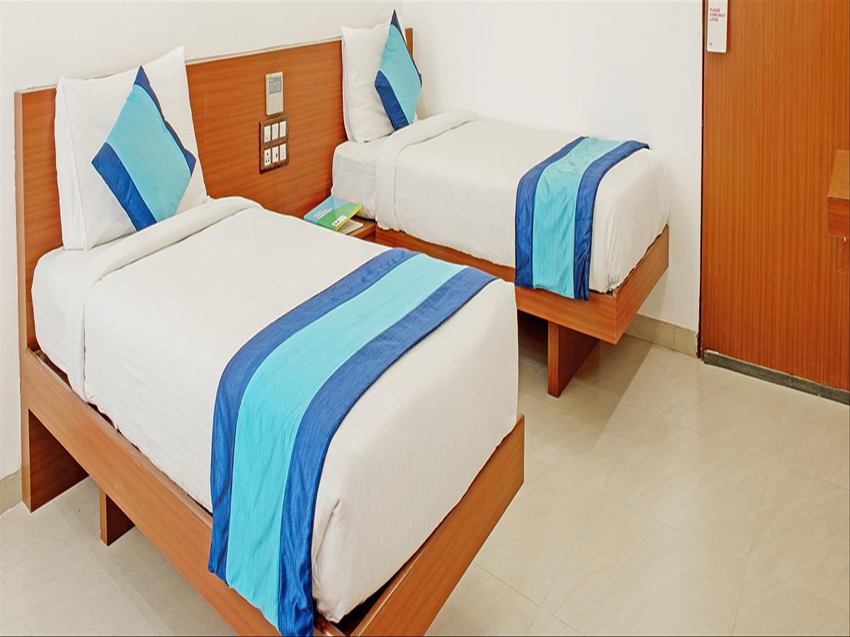 Hotel Mint Montvert, Baner Pune Bagian luar foto