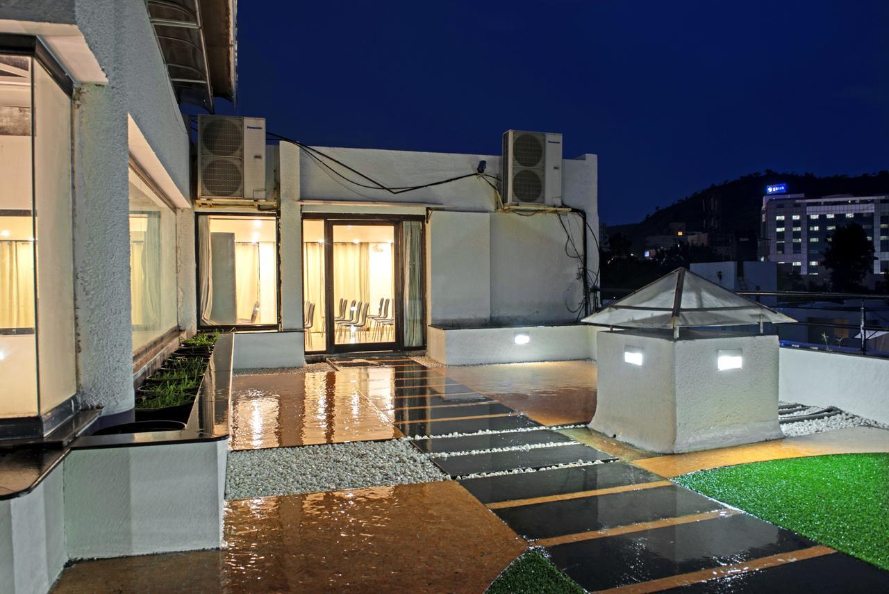 Hotel Mint Montvert, Baner Pune Bagian luar foto