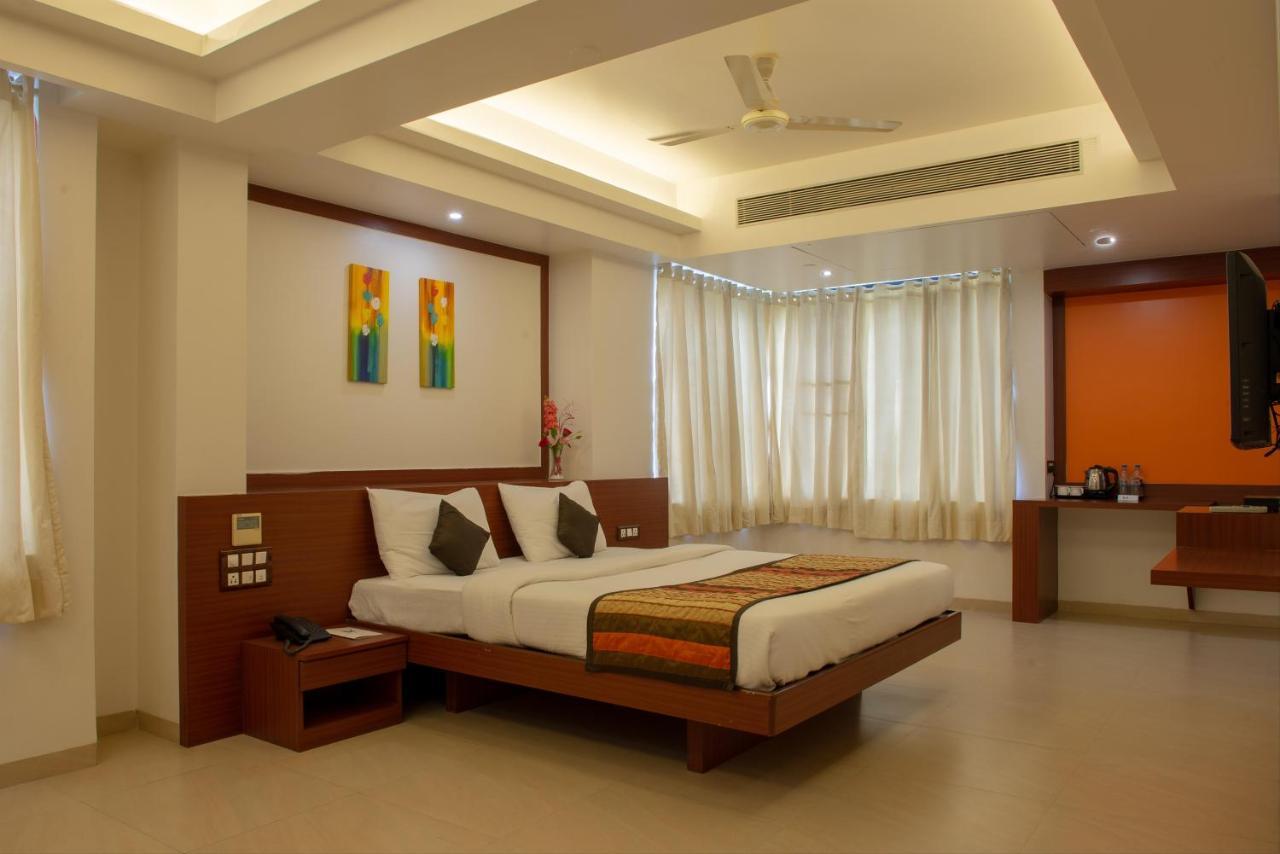 Hotel Mint Montvert, Baner Pune Bagian luar foto