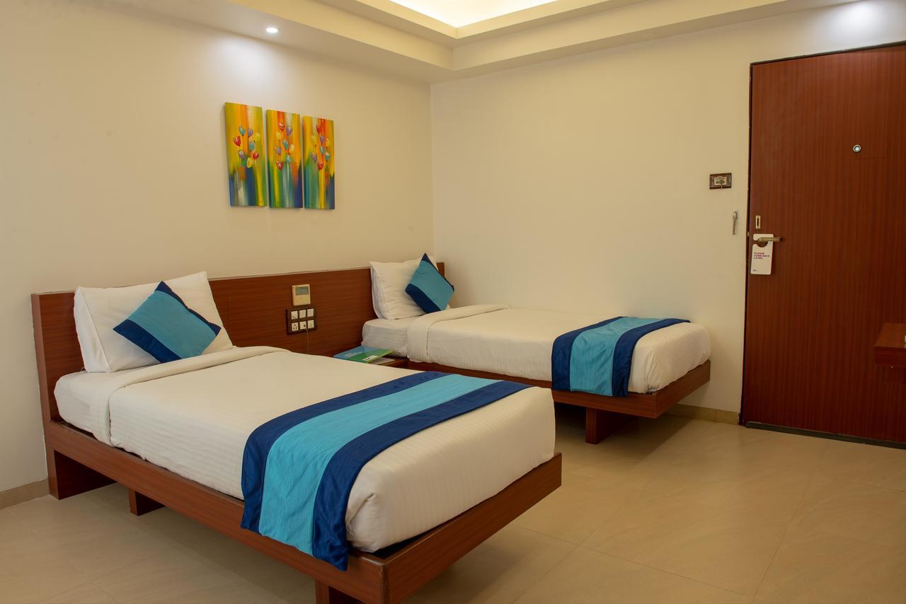 Hotel Mint Montvert, Baner Pune Bagian luar foto