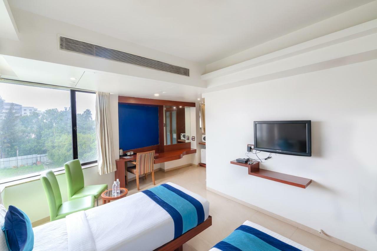 Hotel Mint Montvert, Baner Pune Bagian luar foto