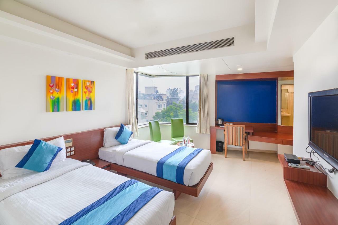 Hotel Mint Montvert, Baner Pune Bagian luar foto