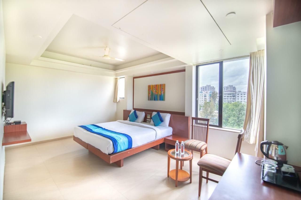 Hotel Mint Montvert, Baner Pune Bagian luar foto