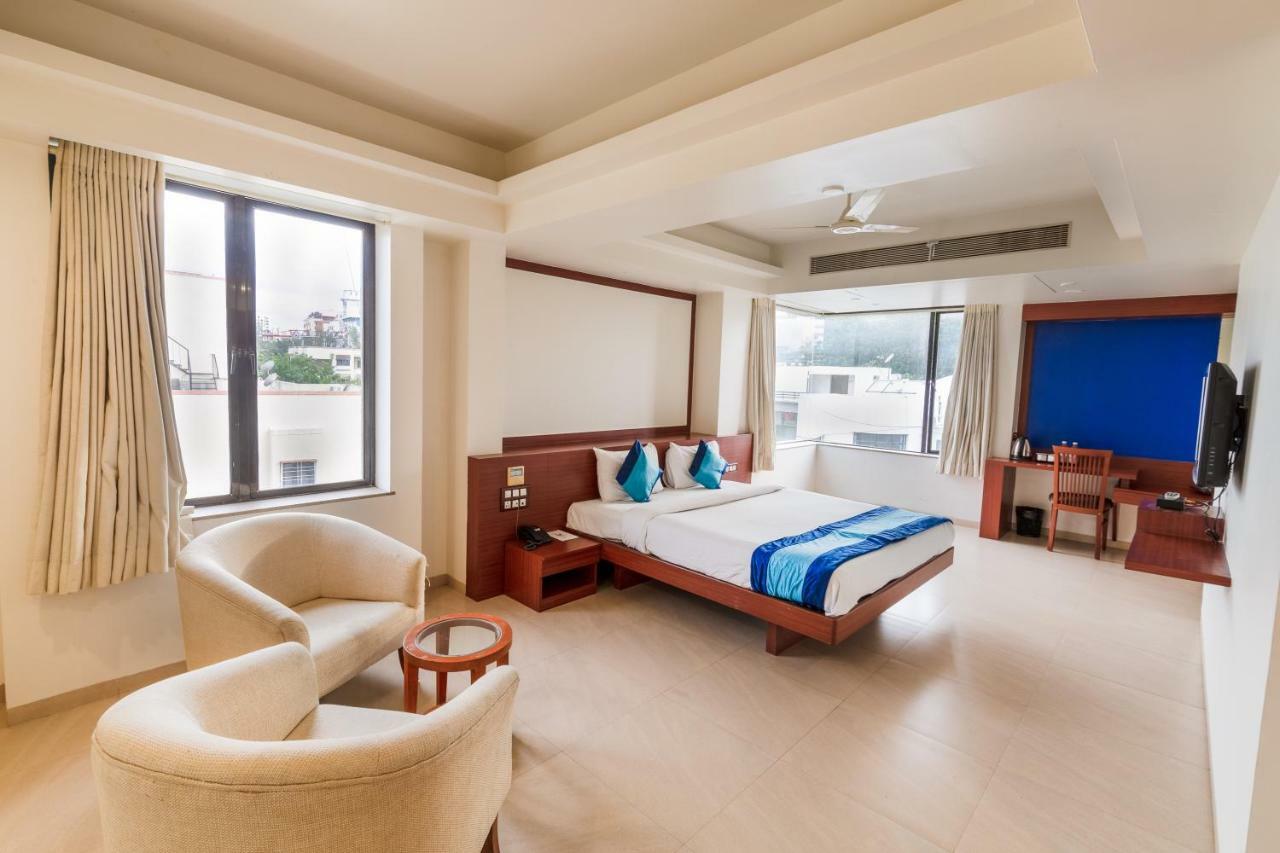 Hotel Mint Montvert, Baner Pune Bagian luar foto
