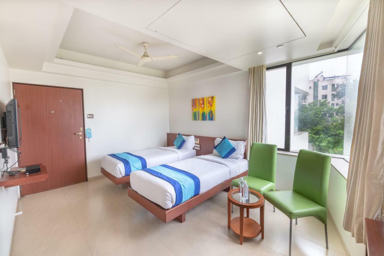 Hotel Mint Montvert, Baner Pune Bagian luar foto