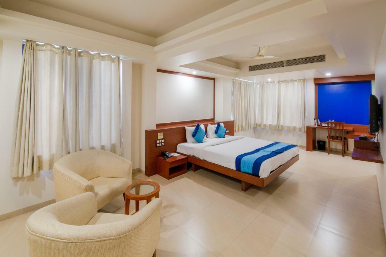 Hotel Mint Montvert, Baner Pune Bagian luar foto