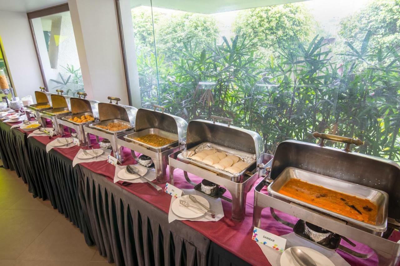 Hotel Mint Montvert, Baner Pune Bagian luar foto
