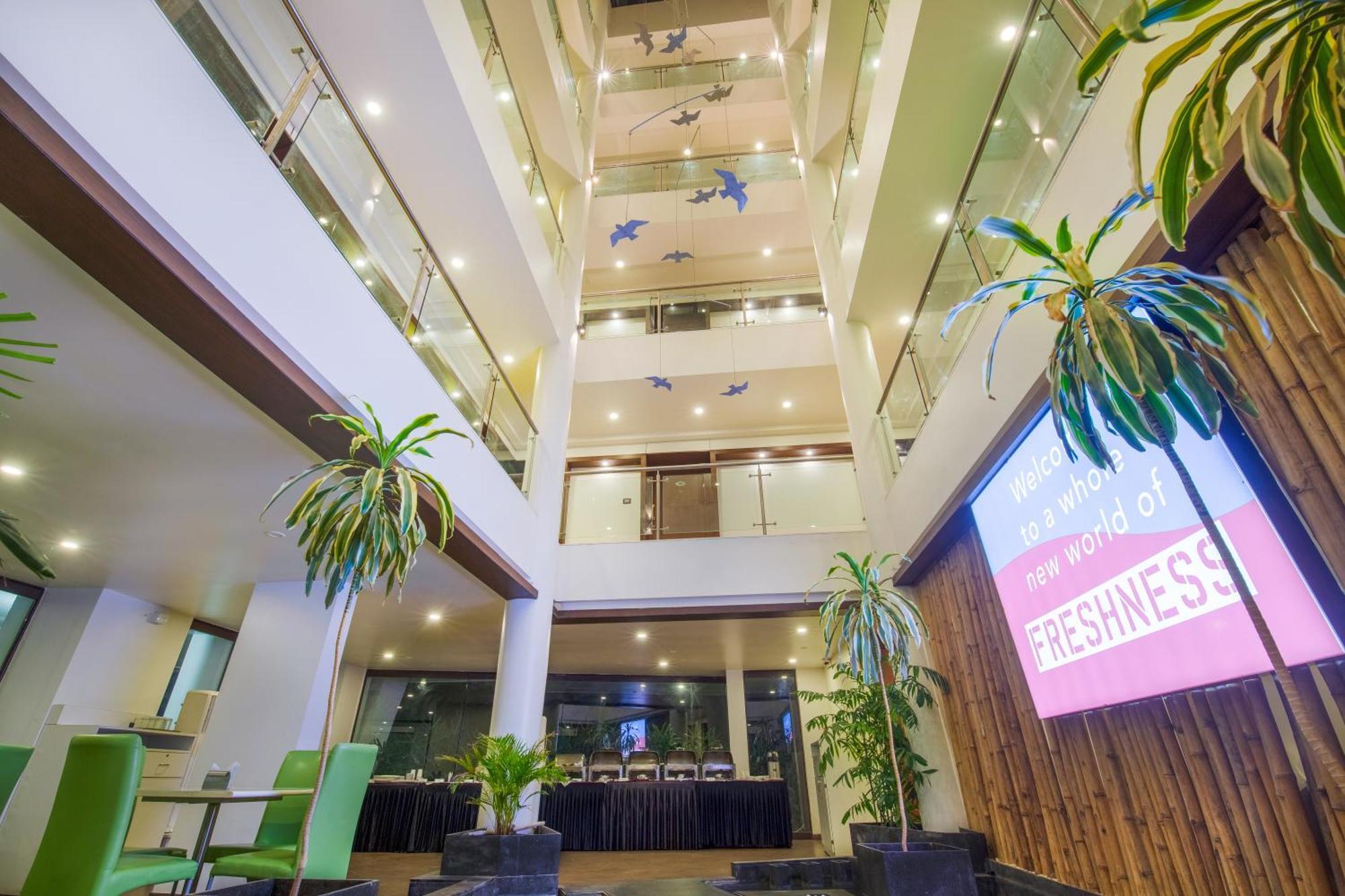 Hotel Mint Montvert, Baner Pune Bagian luar foto