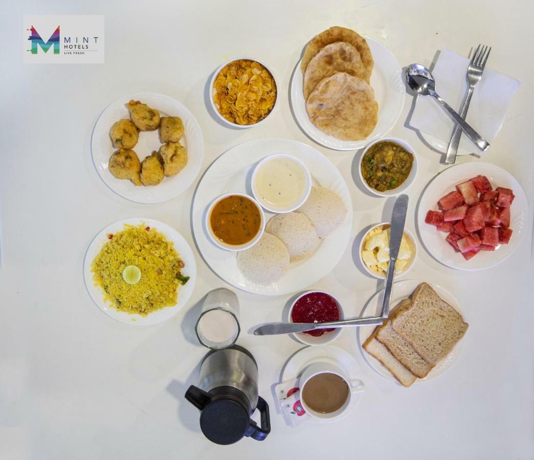 Hotel Mint Montvert, Baner Pune Bagian luar foto