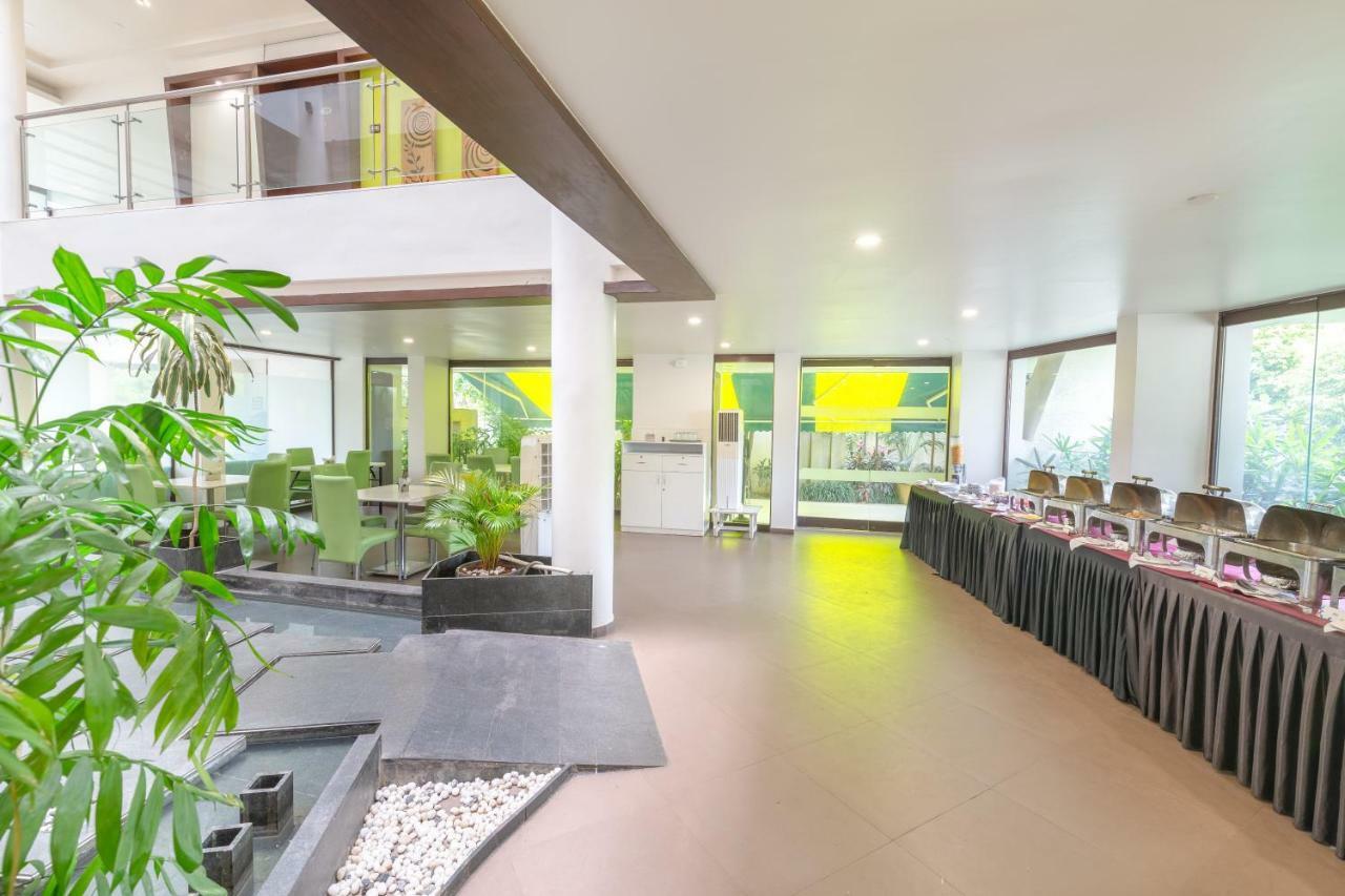 Hotel Mint Montvert, Baner Pune Bagian luar foto
