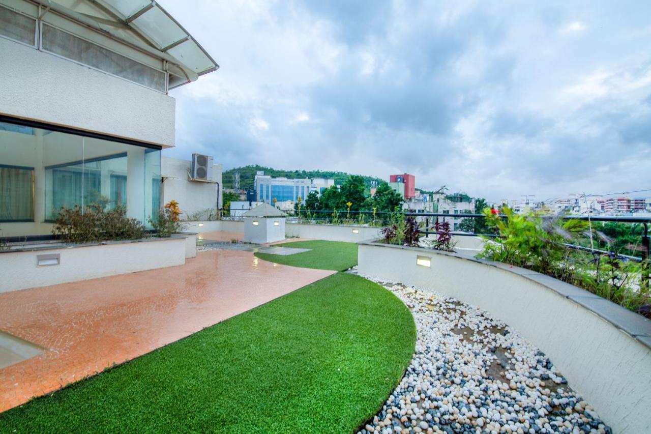 Hotel Mint Montvert, Baner Pune Bagian luar foto
