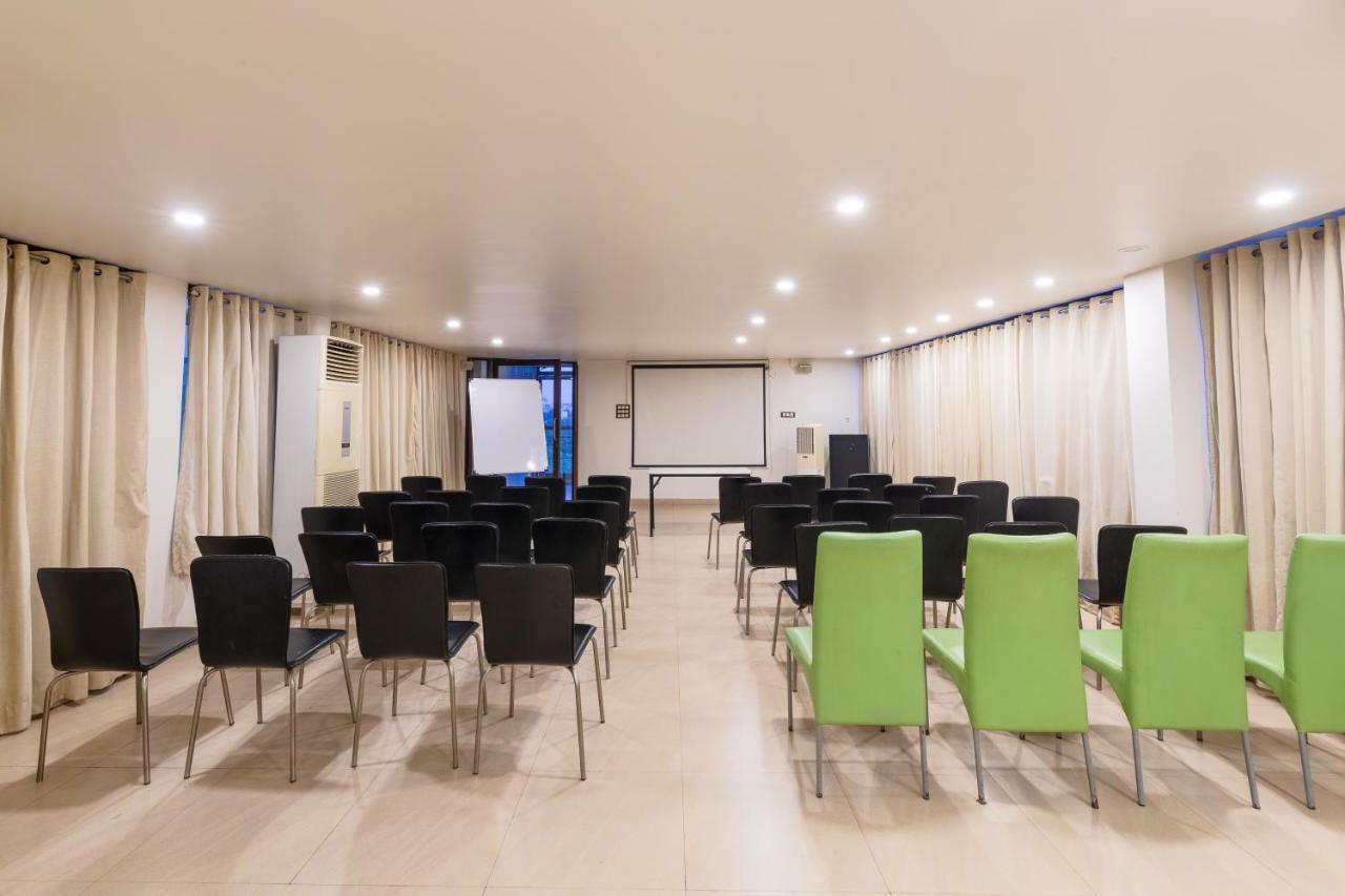 Hotel Mint Montvert, Baner Pune Bagian luar foto