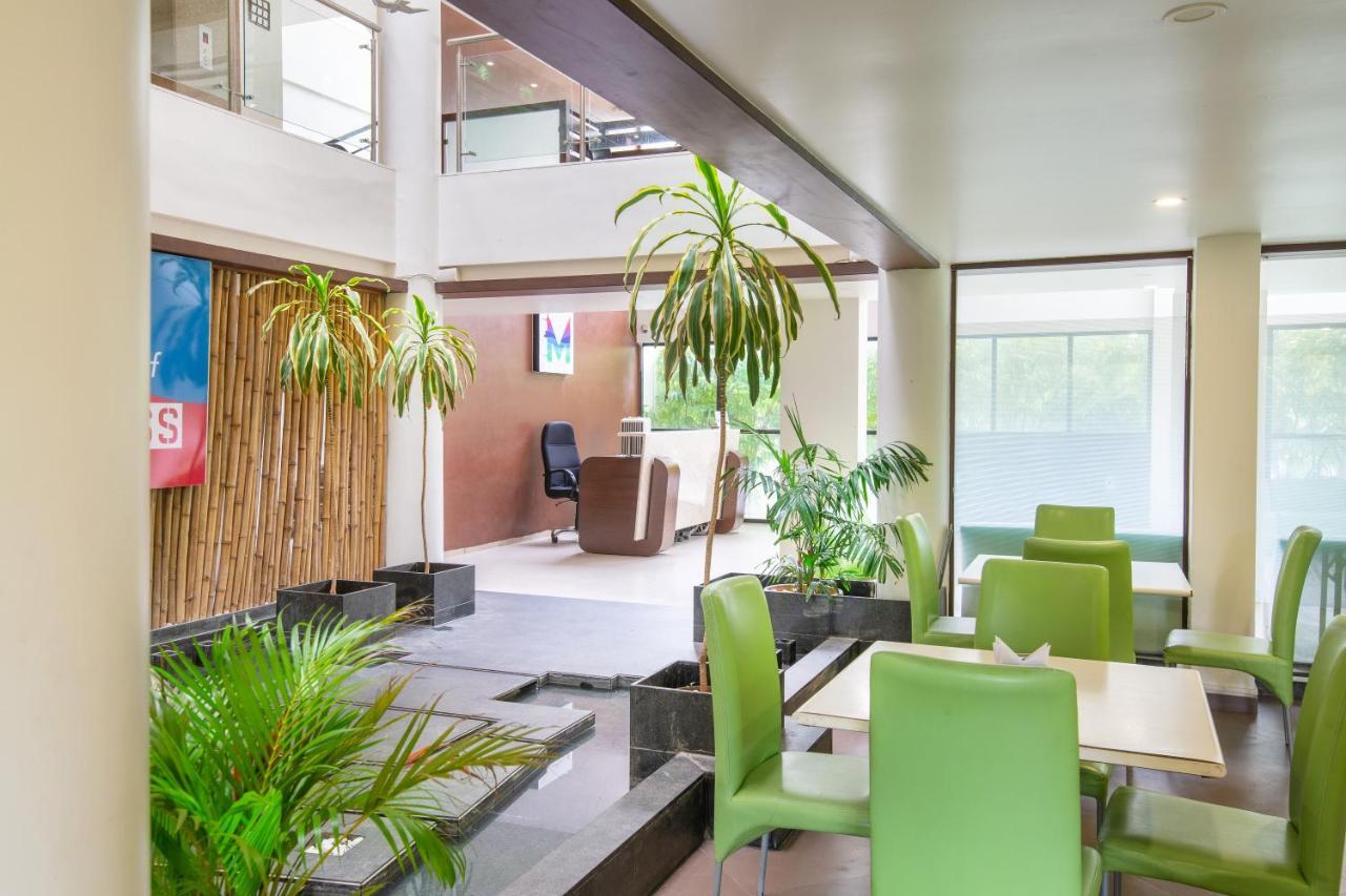 Hotel Mint Montvert, Baner Pune Bagian luar foto